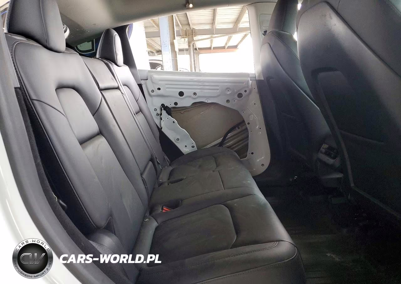 2023 Tesla Model Y VIN:7SAYGDEEXPF742575 - 10
