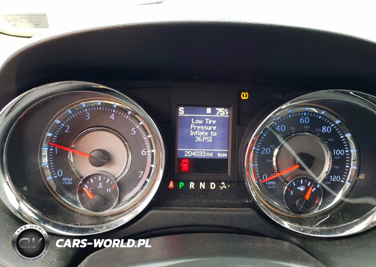 2015 Chrysler Town & Country Touring VIN:2C4RC1BG9FR694670 - 9