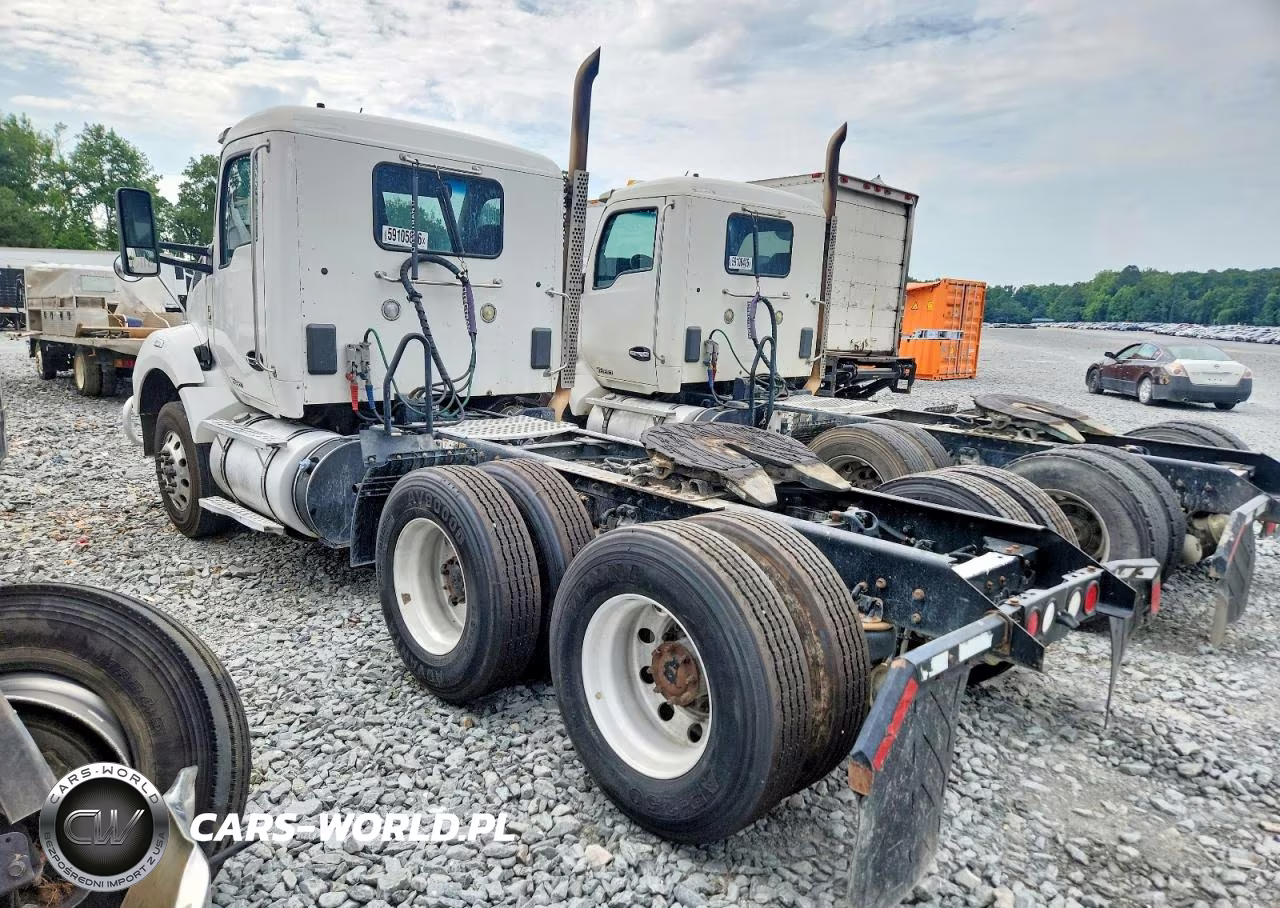 2017 Kenworth T880 Semi Truck VIN:1XKZDP9XXHJ168596 - 3