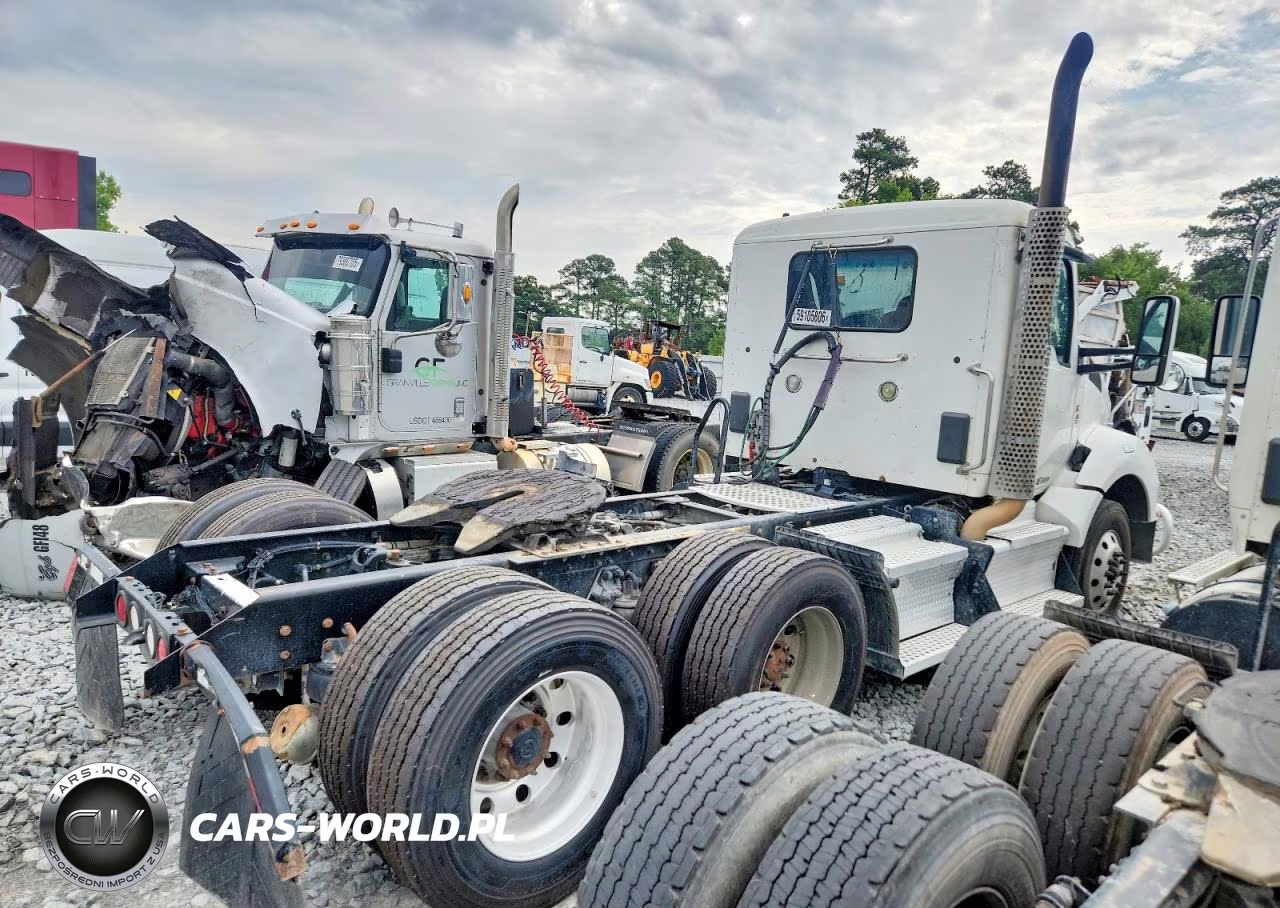 2017 Kenworth T880 Semi Truck VIN:1XKZDP9XXHJ168596 - 4
