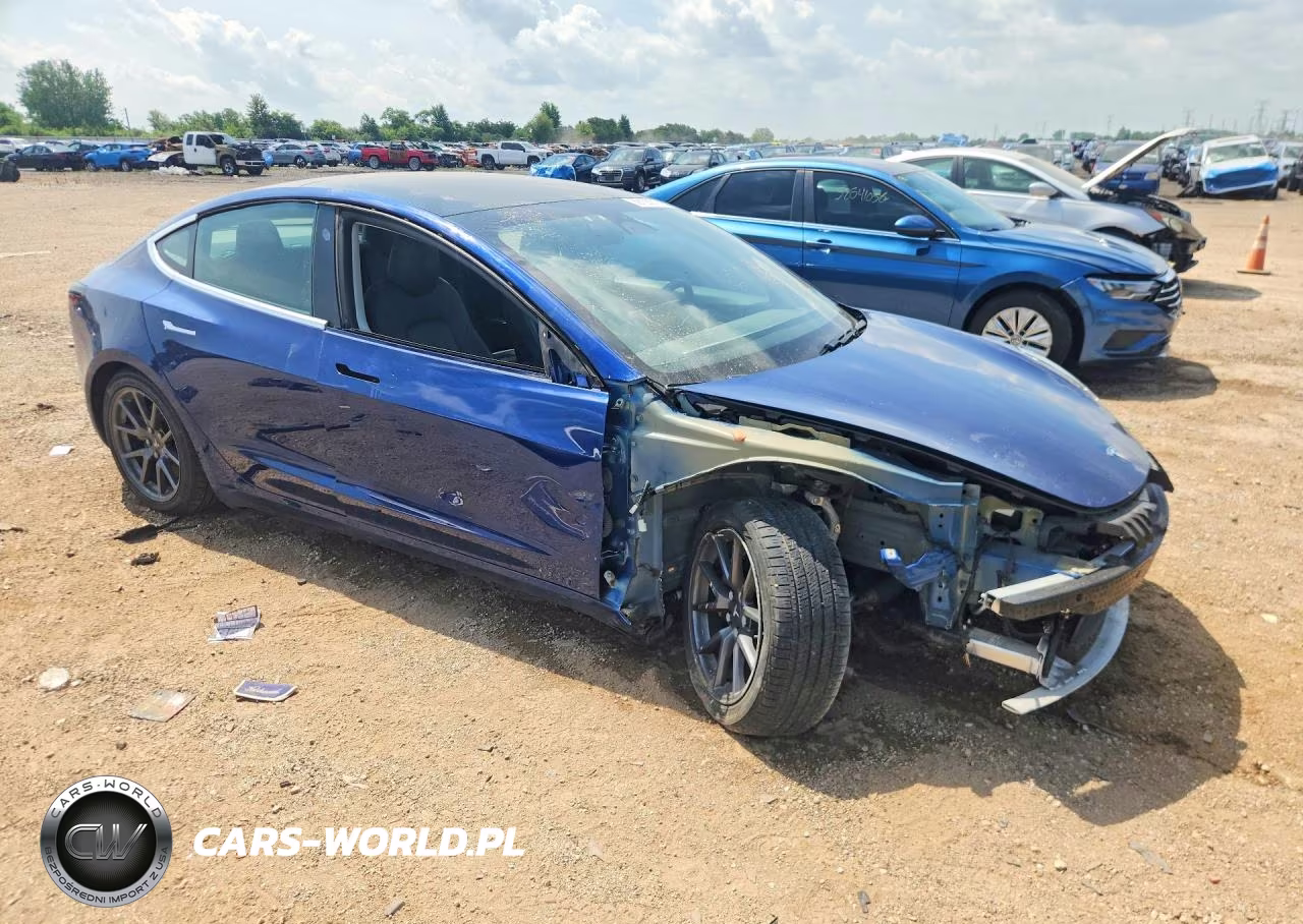 2019 Tesla Model 3 VIN:5YJ3E1EB8KF418275 - 4