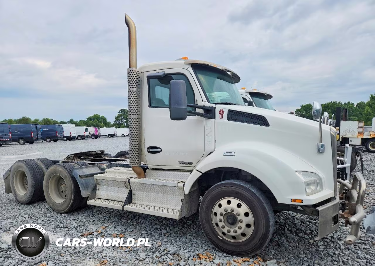 2017 Kenworth T880 Semi Truck