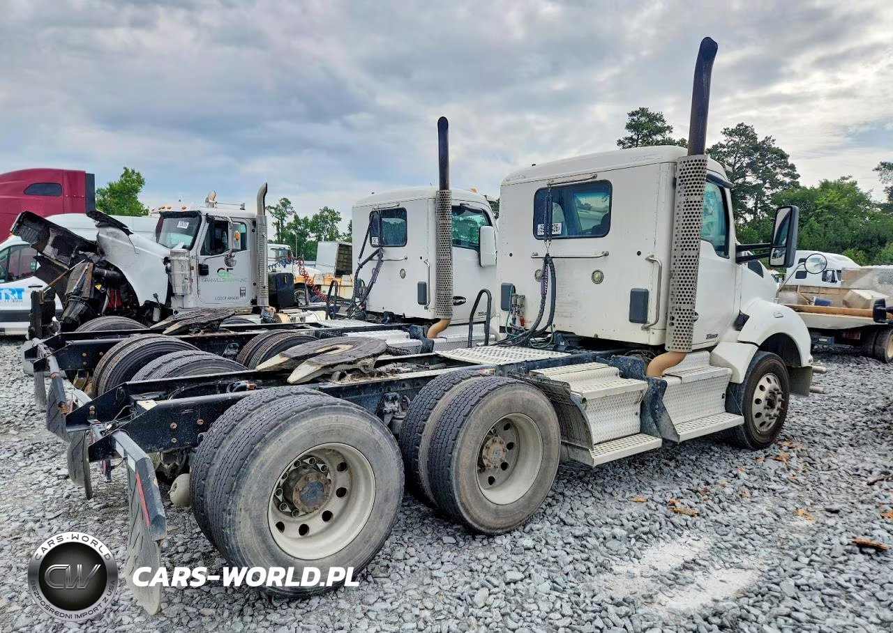 2017 Kenworth T880 Semi Truck VIN:1XKZDP9X8HJ168595 - 4