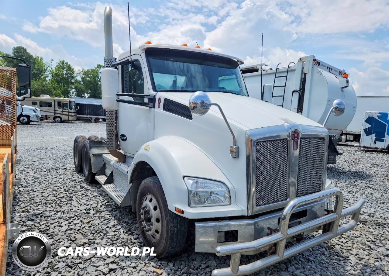 2017 Kenworth T880 Semi Truck