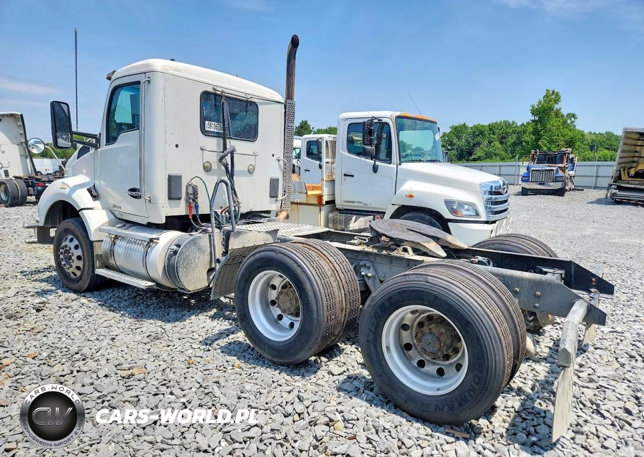2017 Kenworth T880 Semi Truck VIN:1XKZDP9X5HJ169879 - 3