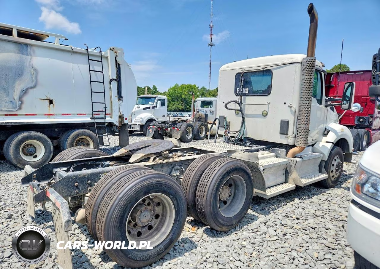 2017 Kenworth T880 Semi Truck VIN:1XKZDP9X5HJ169879 - 4