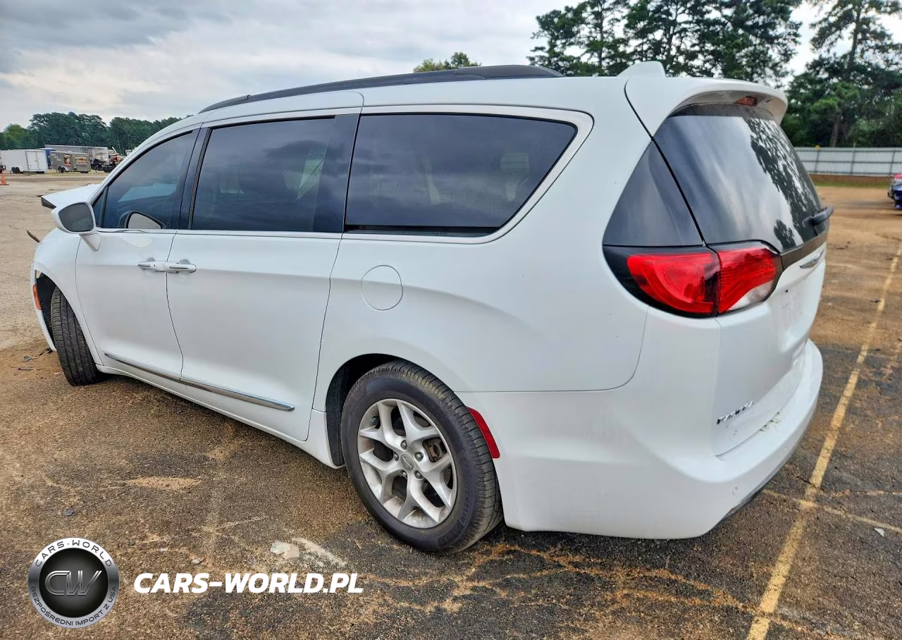2017 Chrysler Pacifica Touring L VIN:2C4RC1BG1HR820331 - 2