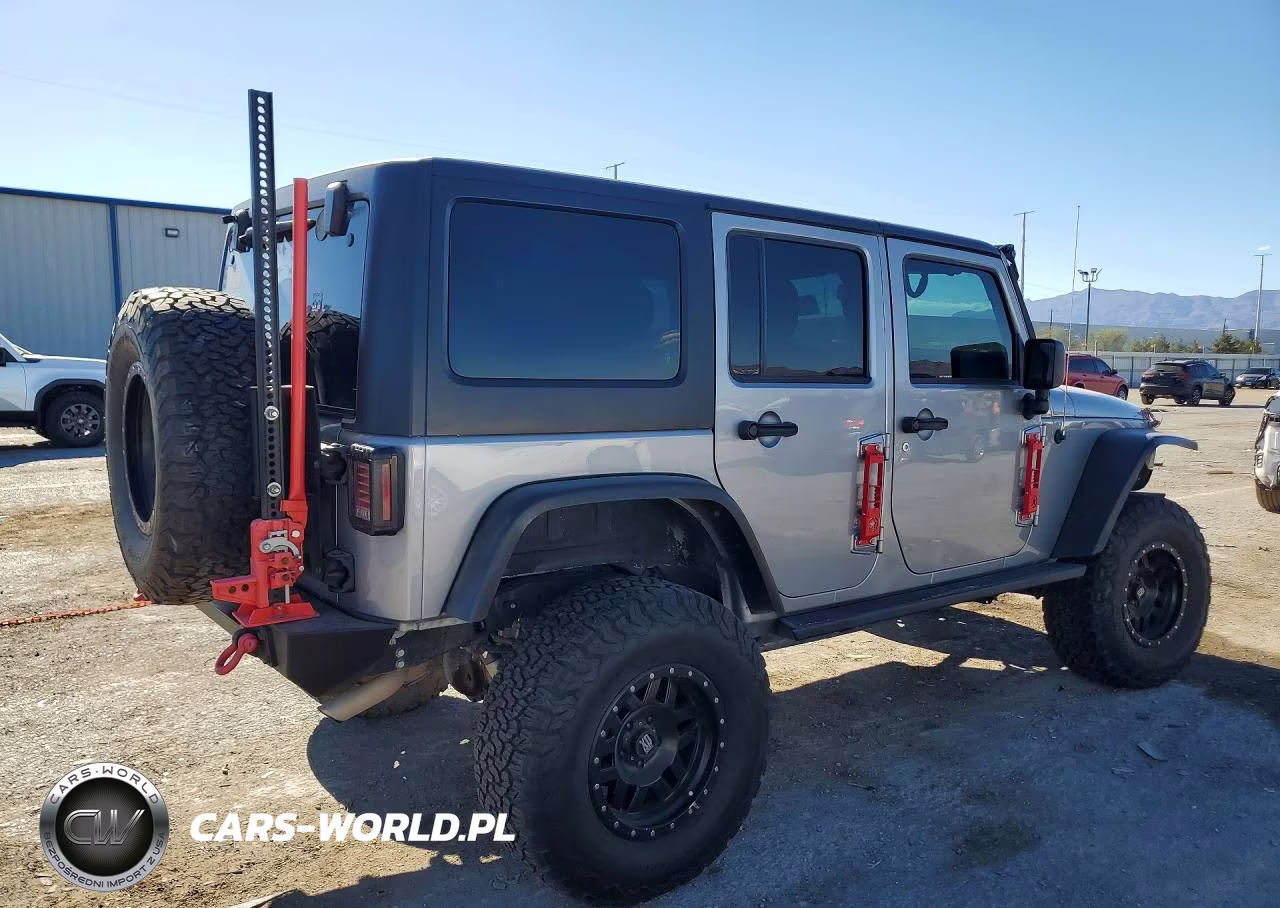 2015 Jeep Wrangler VIN:1C4BJWDG5FL723656 - 3