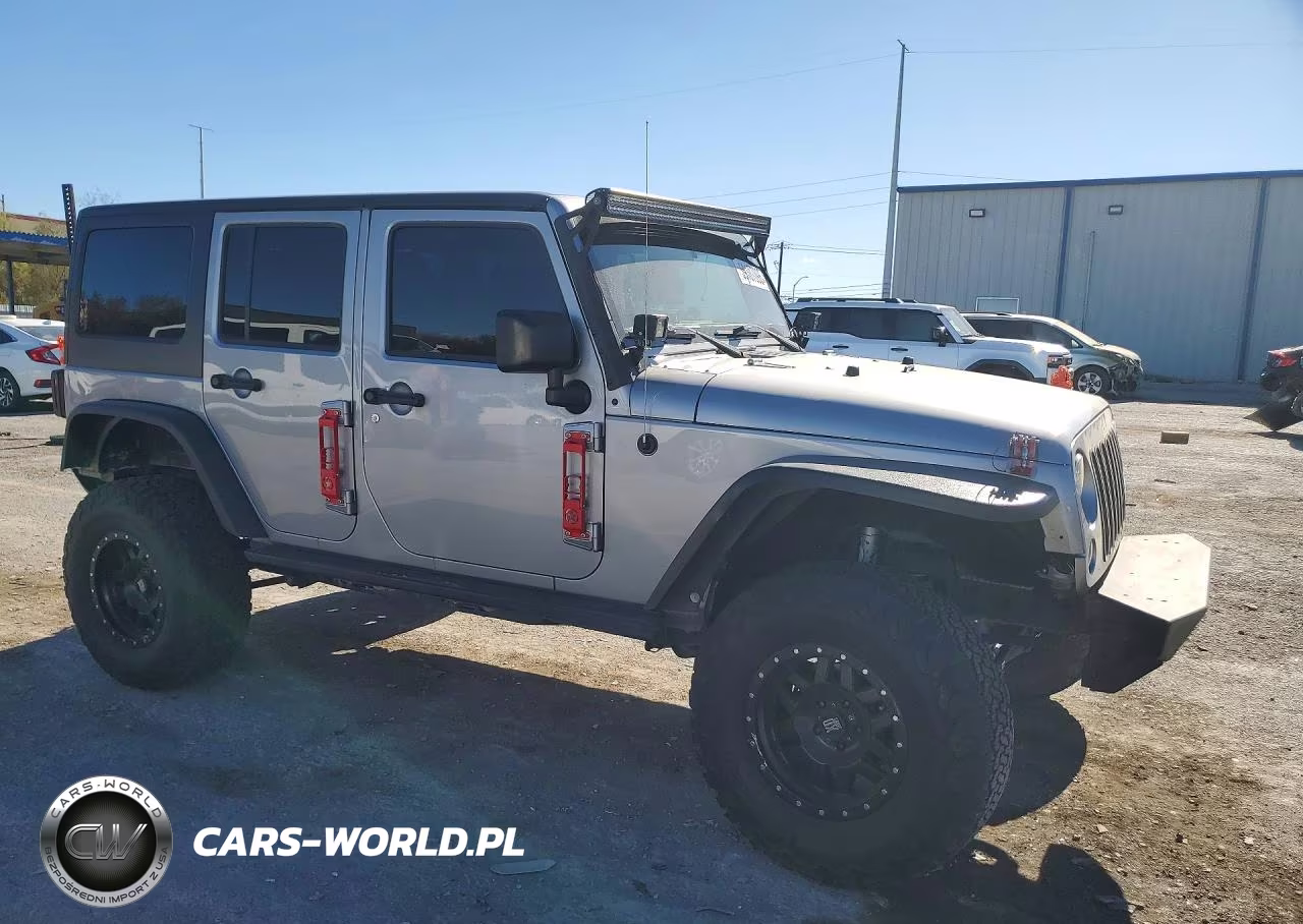 2015 Jeep Wrangler VIN:1C4BJWDG5FL723656 - 4