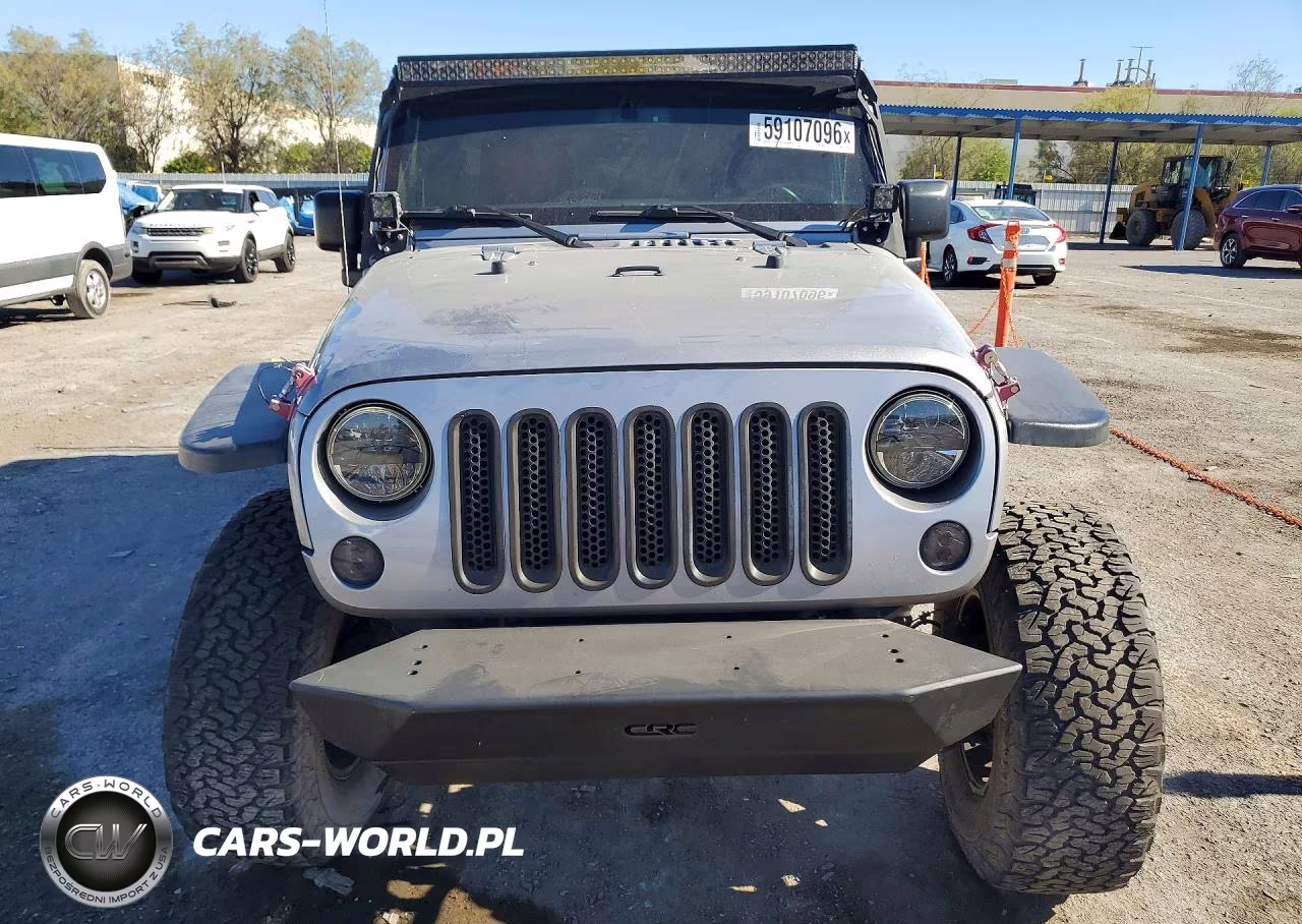 2015 Jeep Wrangler VIN:1C4BJWDG5FL723656 - 5