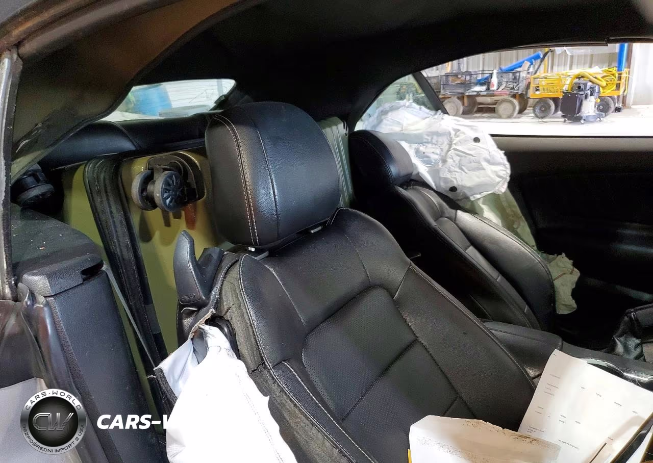 2021 Ford Mustang VIN:1FATP8UHXM5103187 - 10