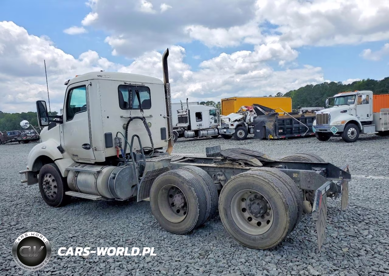 2017 Kenworth Constructi - Semi Truck VIN:1XKZDP9X1HJ169880 - 3