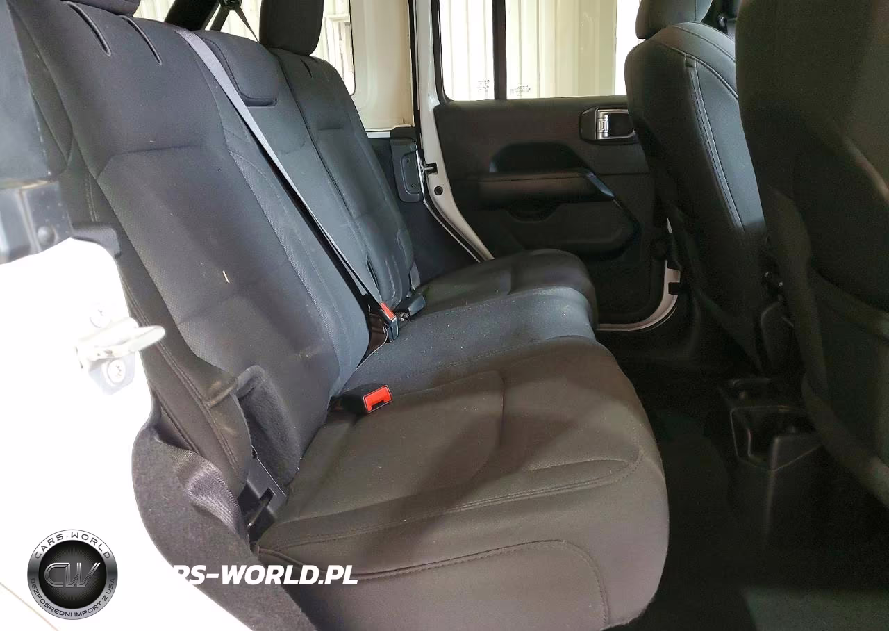 2020 Jeep Wrangler Unlimited Sahara VIN:1C4HJXEN2LW181620 - 10