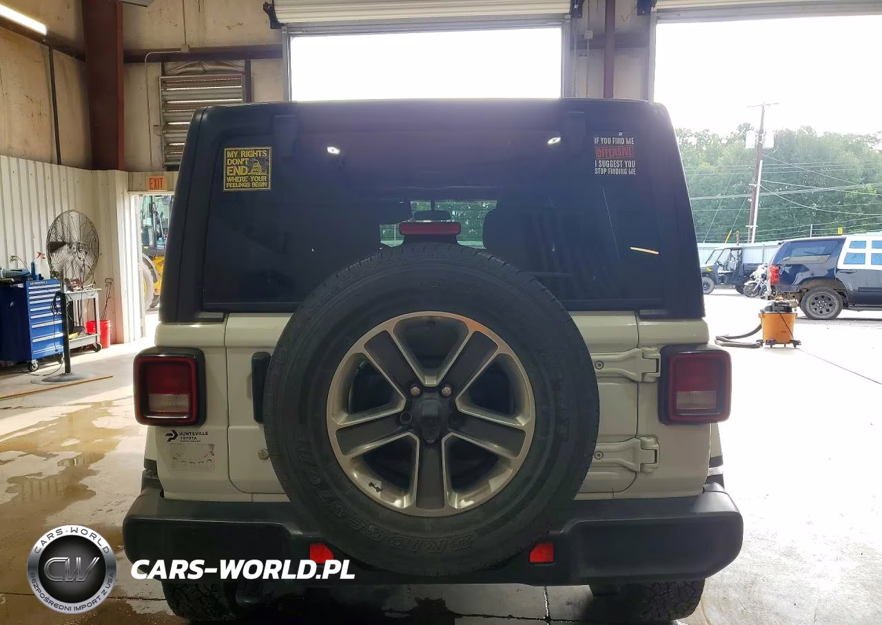 2020 Jeep Wrangler Unlimited Sahara VIN:1C4HJXEN2LW181620 - 6