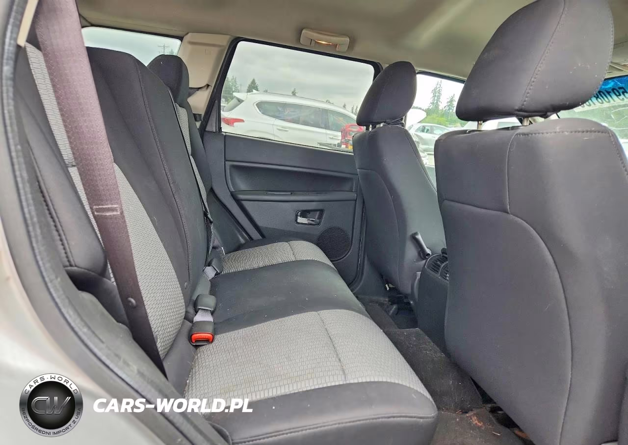 2010 Jeep Grand Cherokee Laredo VIN:1J4PR4GK8AC119699 - 10