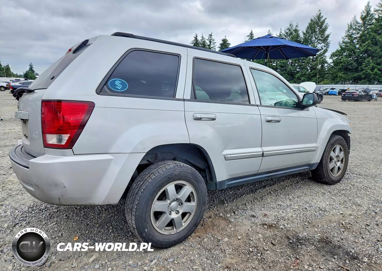 2010 Jeep Grand Cherokee Laredo VIN:1J4PR4GK8AC119699 - 3