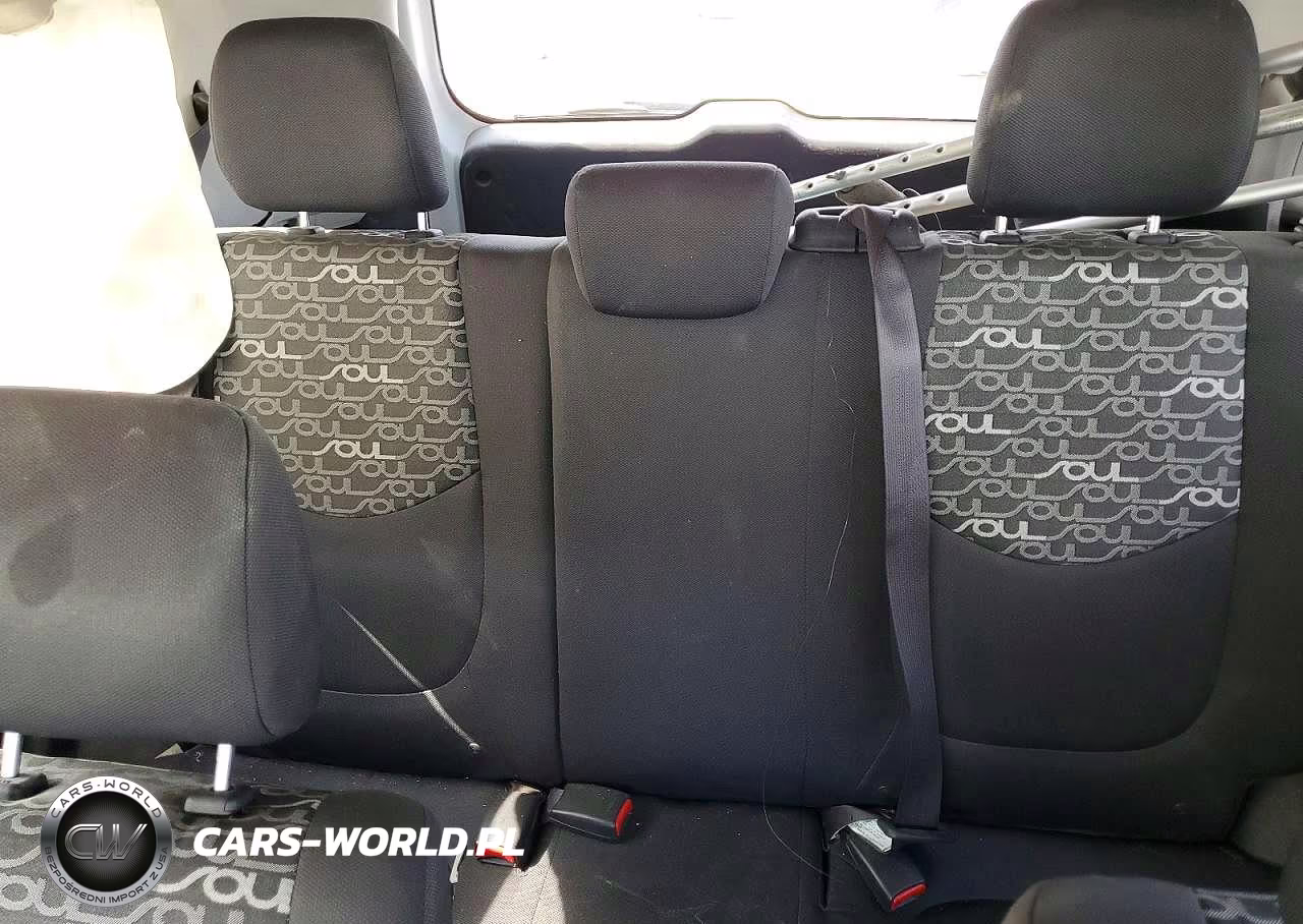 2011 Kia Soul + VIN:KNDJT2A21B7343174 - 10