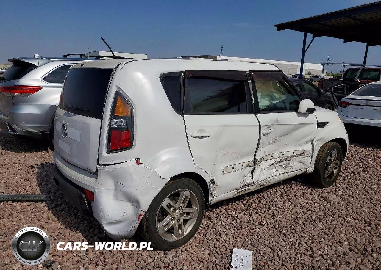 2011 Kia Soul + VIN:KNDJT2A21B7343174 - 3