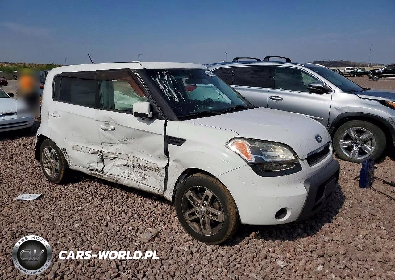 2011 Kia Soul + VIN:KNDJT2A21B7343174 - 4