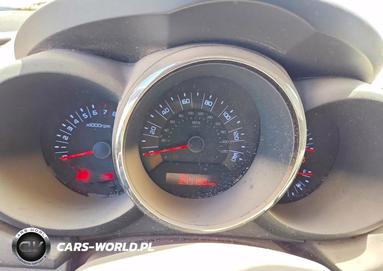 2011 Kia Soul + VIN:KNDJT2A21B7343174 - 9