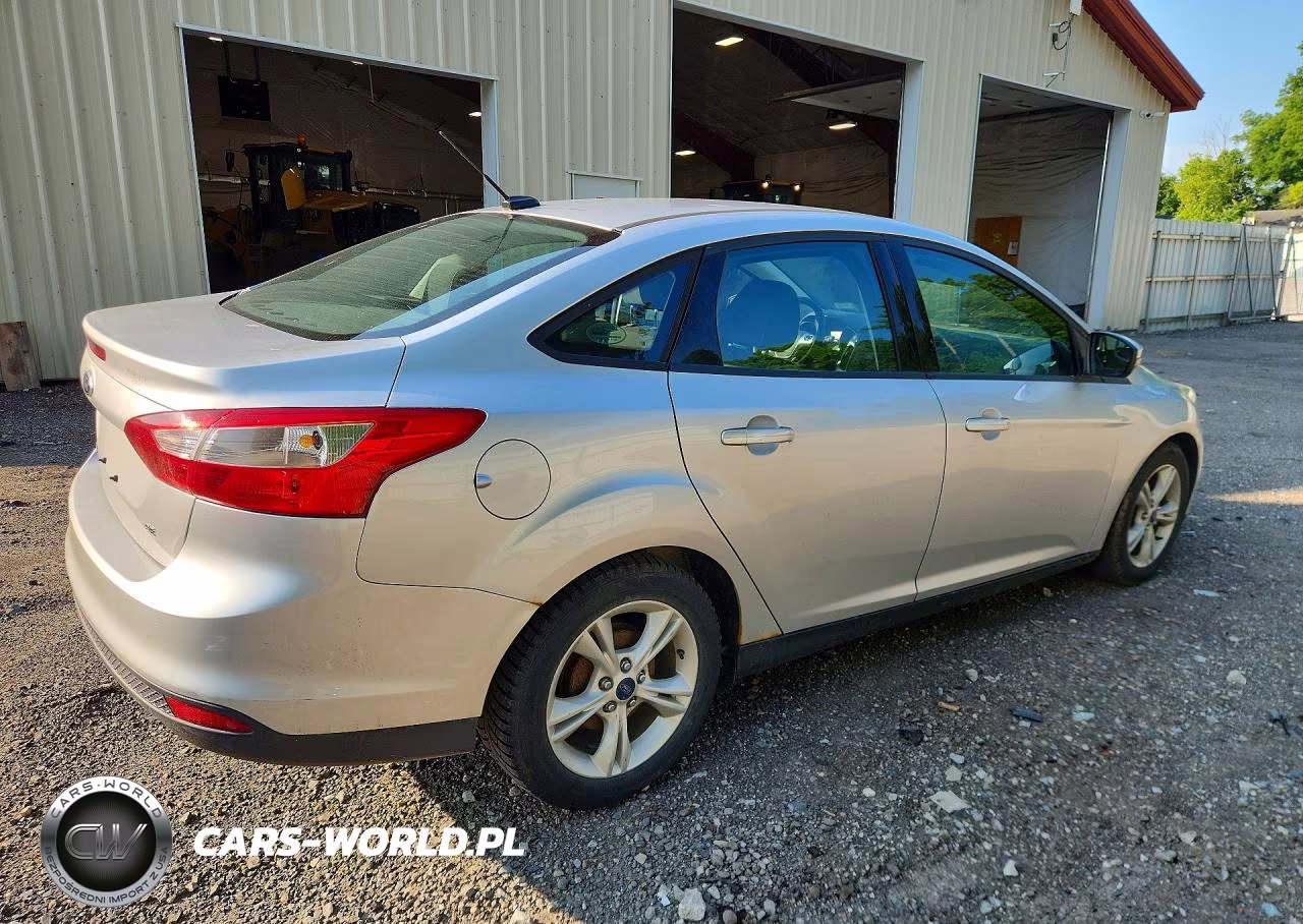 2014 Ford Focus Se VIN:1FADP3F28EL401752 - 3