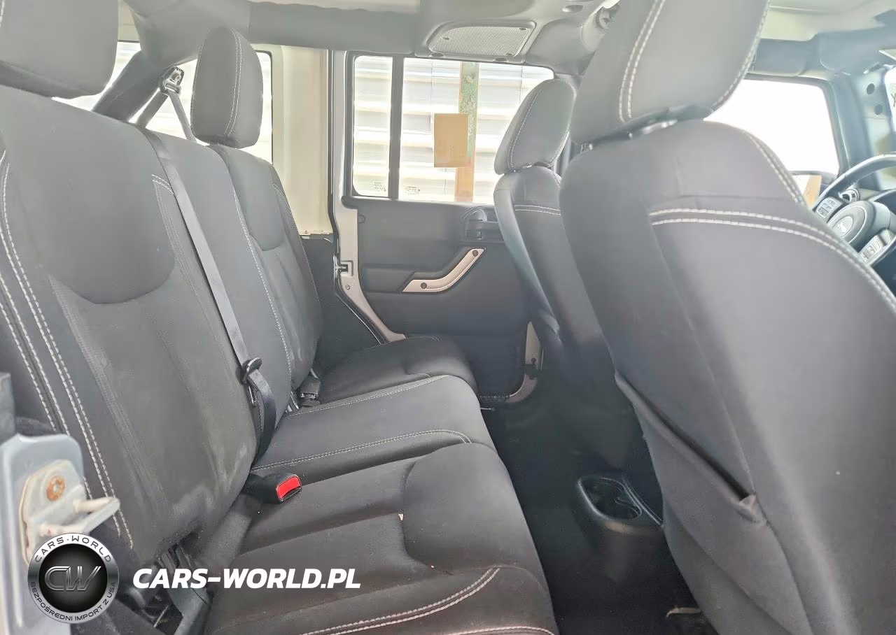 2015 Jeep Wrangler Unlimited Sahara VIN:1C4BJWEG2FL524143 - 11