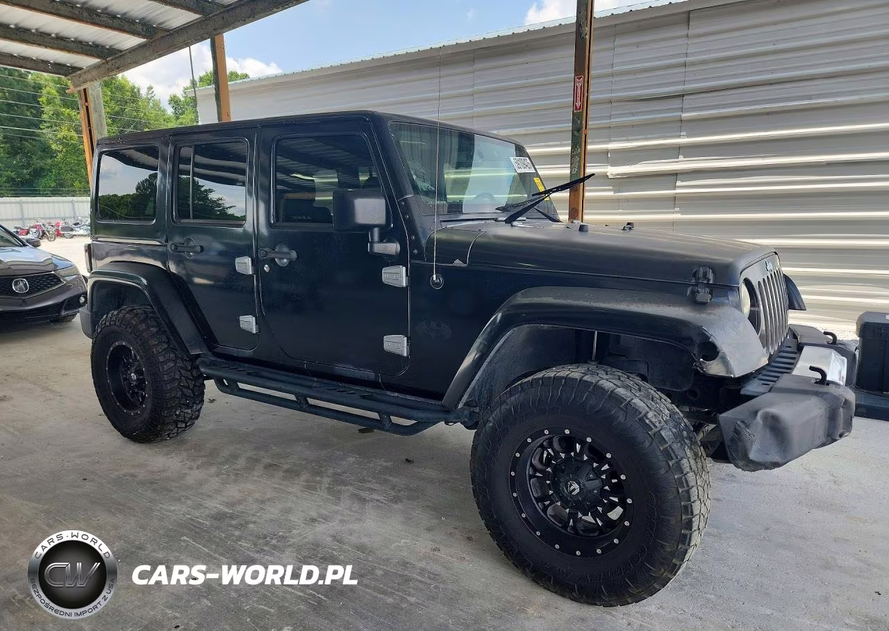 2015 Jeep Wrangler Unlimited Sahara VIN:1C4BJWEG2FL524143 - 4