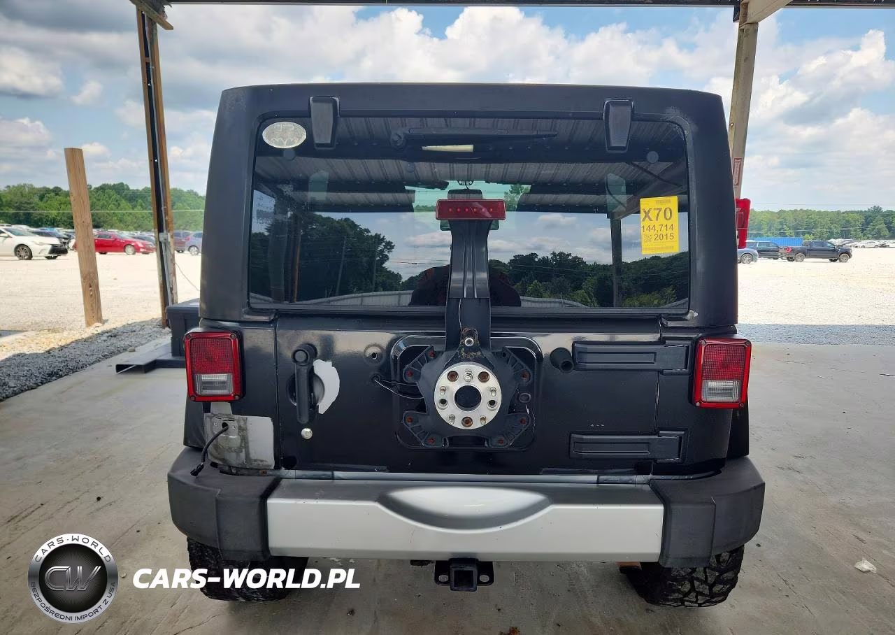 2015 Jeep Wrangler Unlimited Sahara VIN:1C4BJWEG2FL524143 - 6
