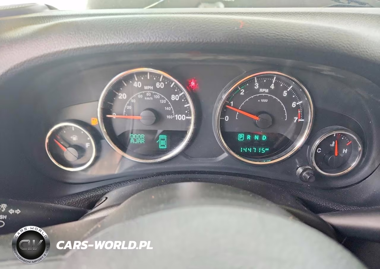 2015 Jeep Wrangler Unlimited Sahara VIN:1C4BJWEG2FL524143 - 9