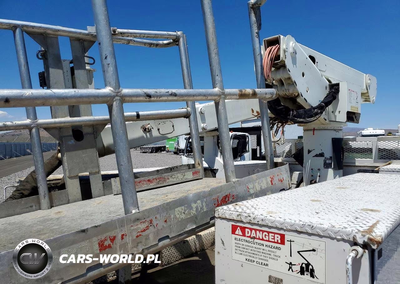 2012 Ford F550 Super Duty Bucket Truck VIN:0LDL0T90376205 - 10
