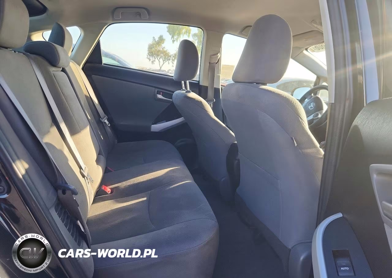 2015 Toyota Prius Two VIN:JTDKN3DU2F0467924 - 10