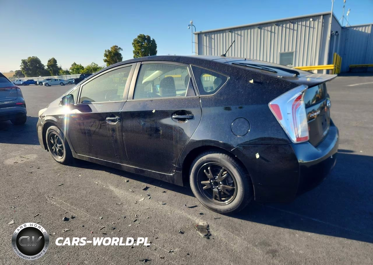 2015 Toyota Prius Two VIN:JTDKN3DU2F0467924 - 2