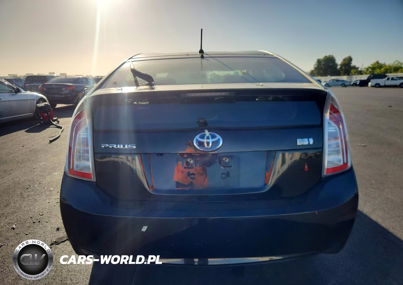 2015 Toyota Prius Two VIN:JTDKN3DU2F0467924 - 6