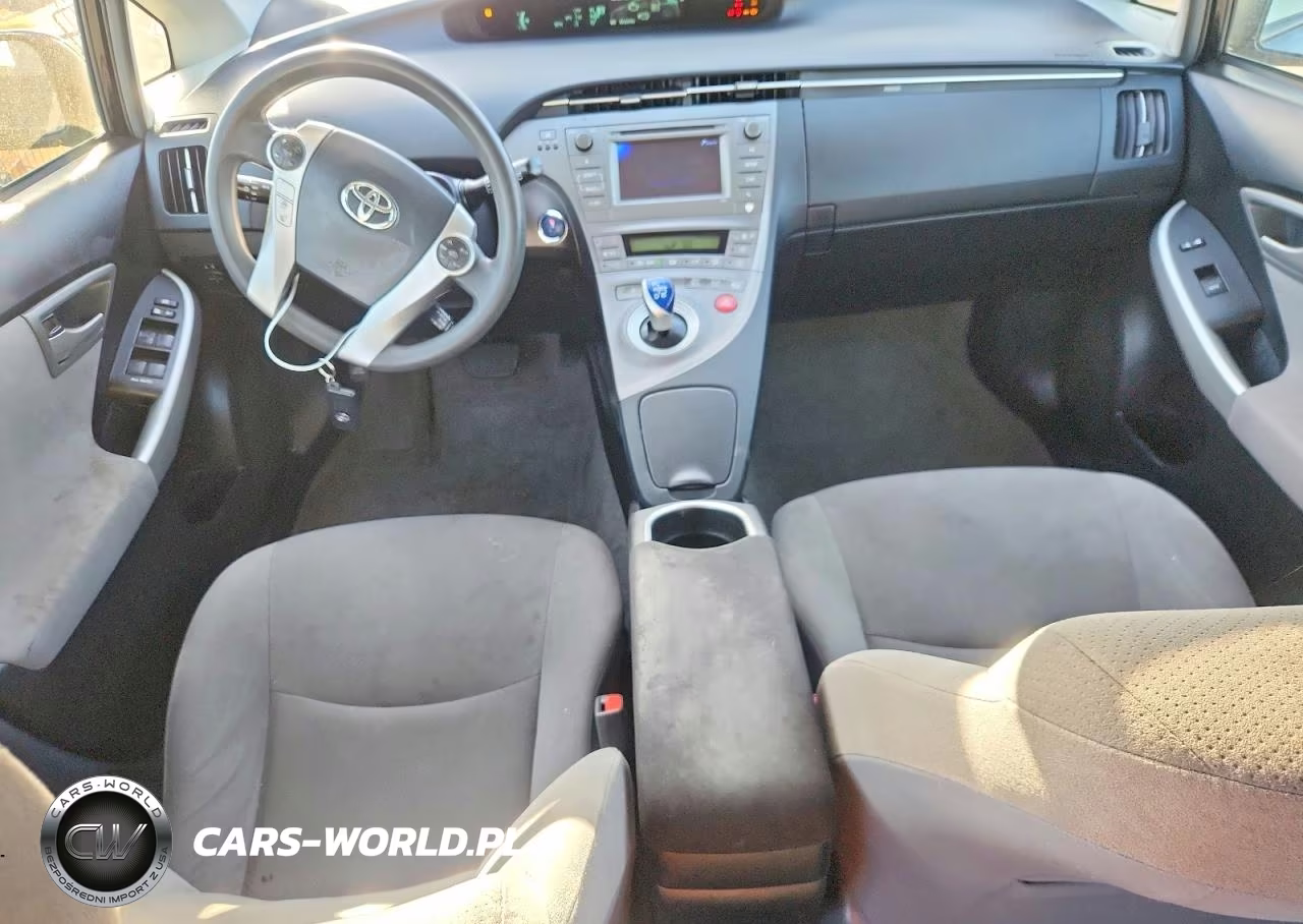 2015 Toyota Prius Two VIN:JTDKN3DU2F0467924 - 8