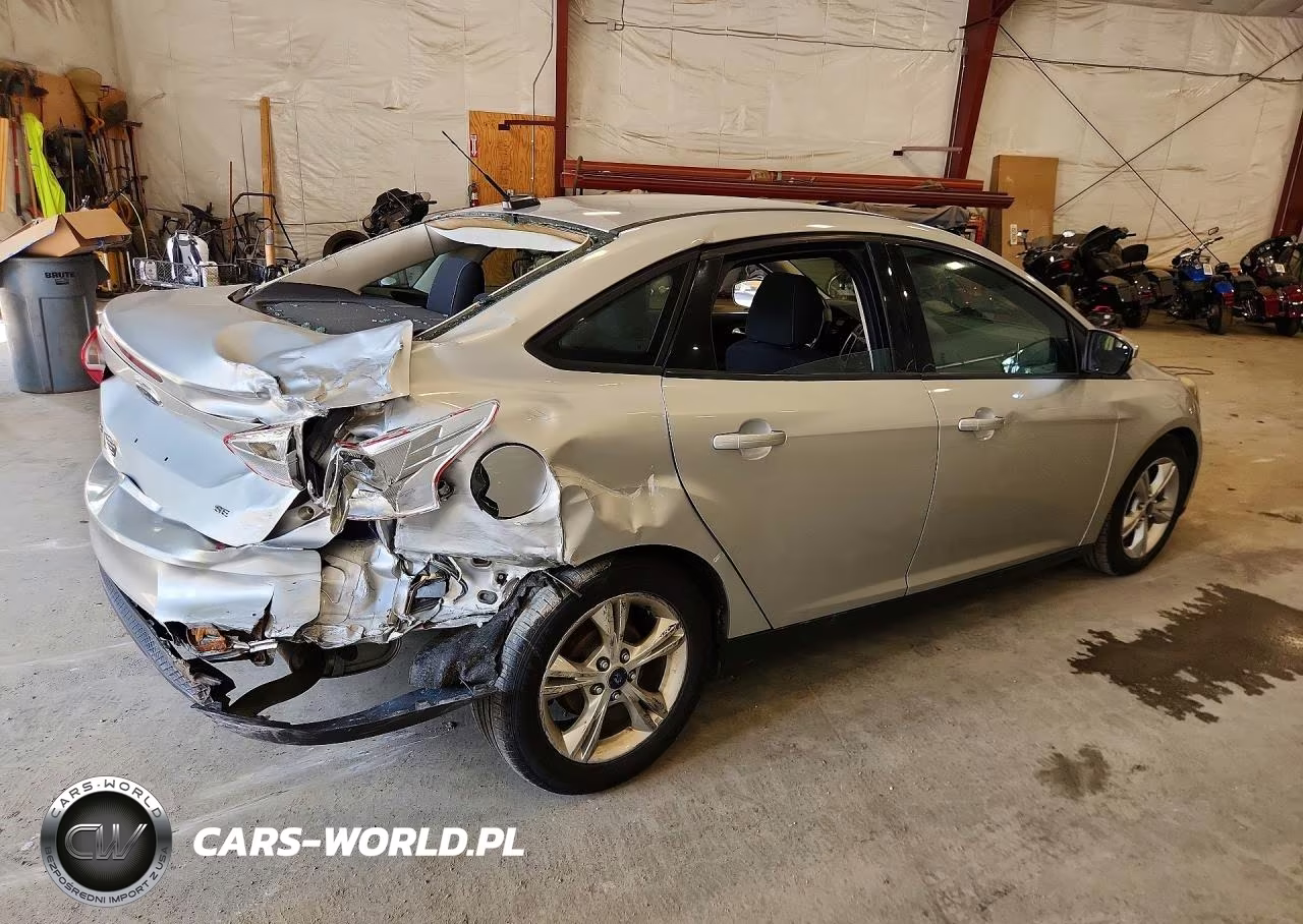 2014 Ford Focus Se VIN:1FADP3F26EL327201 - 3