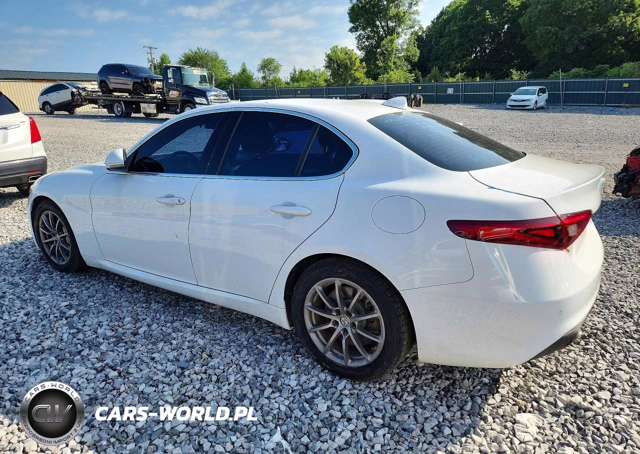 2017 Alfa Romeo Giulia VIN:ZARFAEBN6H7553984 - 2