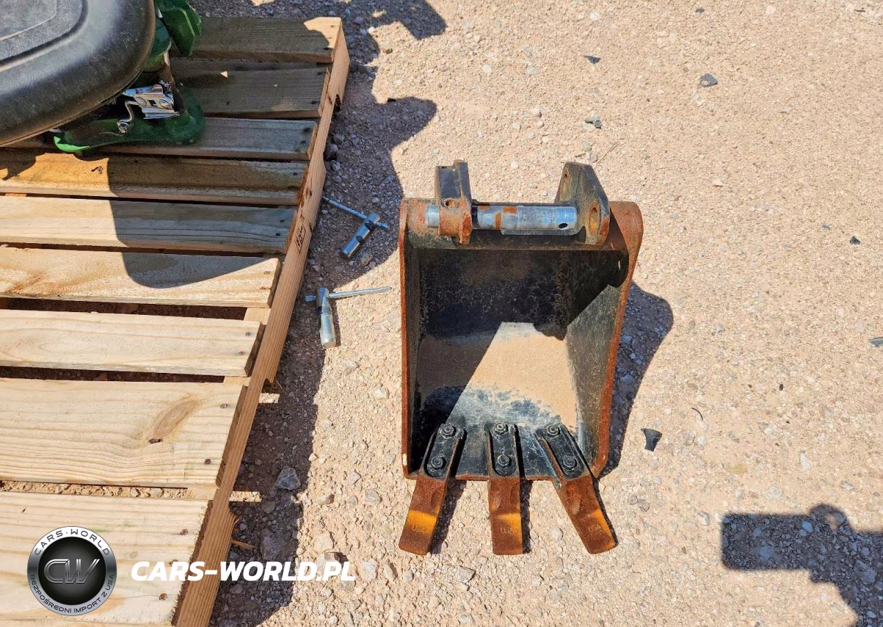 2024 John Deere 260B - Backhoe Attachment VIN:1LV0260BKN0063193 - 8