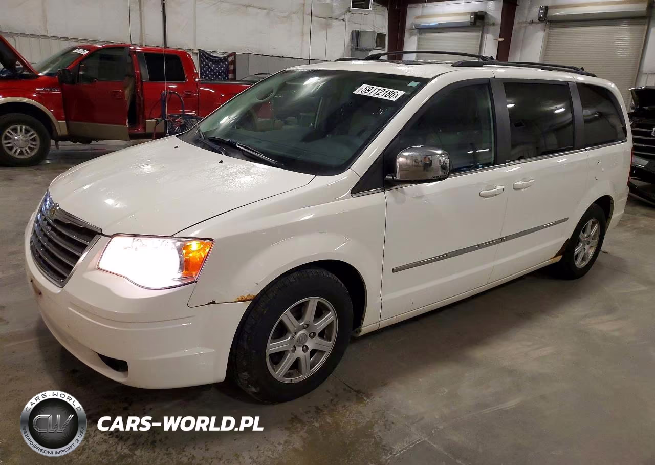 2010 Chrysler Town & Country Touring Plus – zdjęcie 1 z 13