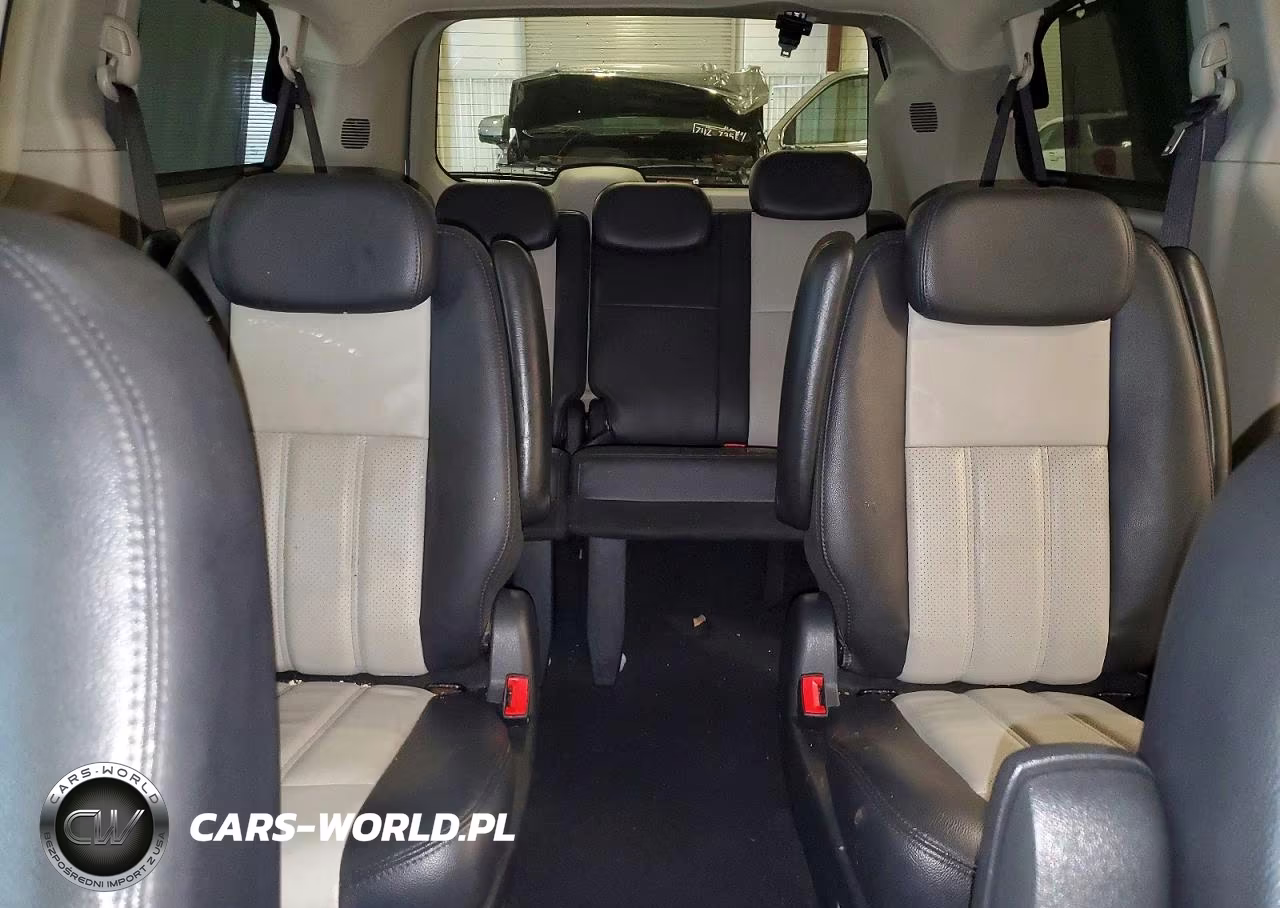 2010 Chrysler Town & Country Touring Plus VIN:2A4RR8DX9AR436625 - 10