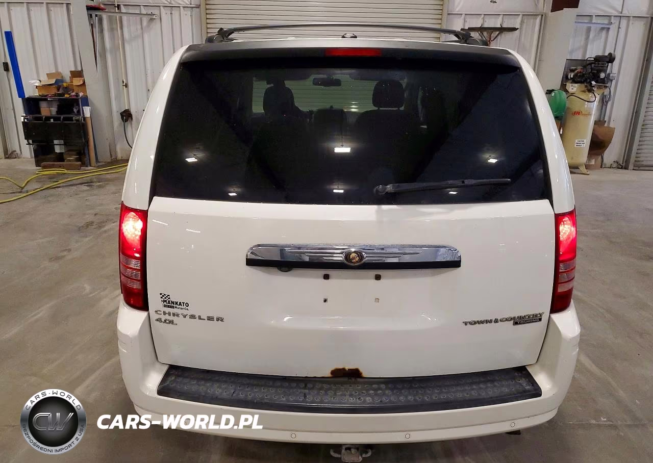 2010 Chrysler Town & Country Touring Plus VIN:2A4RR8DX9AR436625 - 6