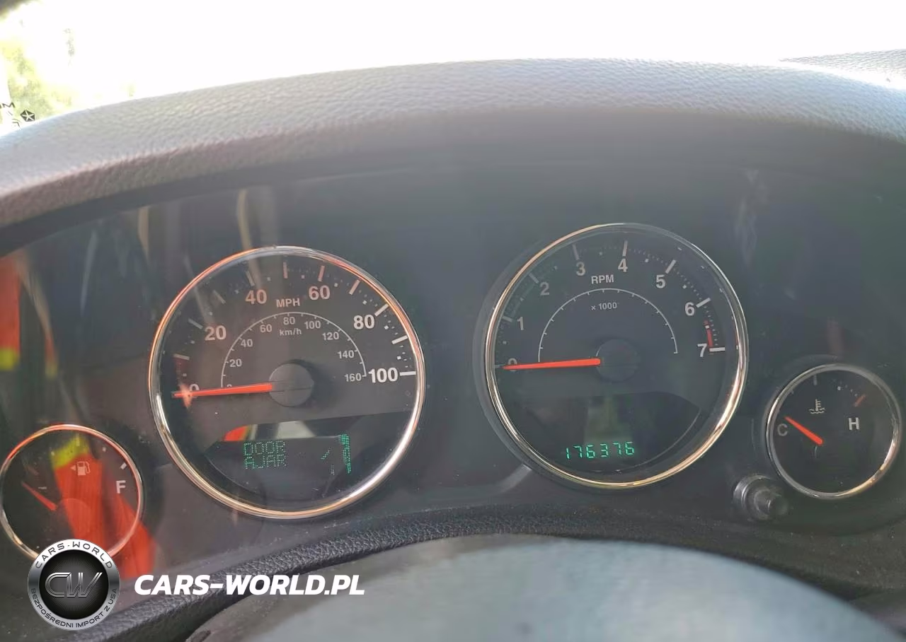 2014 Jeep Wrangler Unlimited Sport VIN:1C4BJWDG7EL172399 - 9