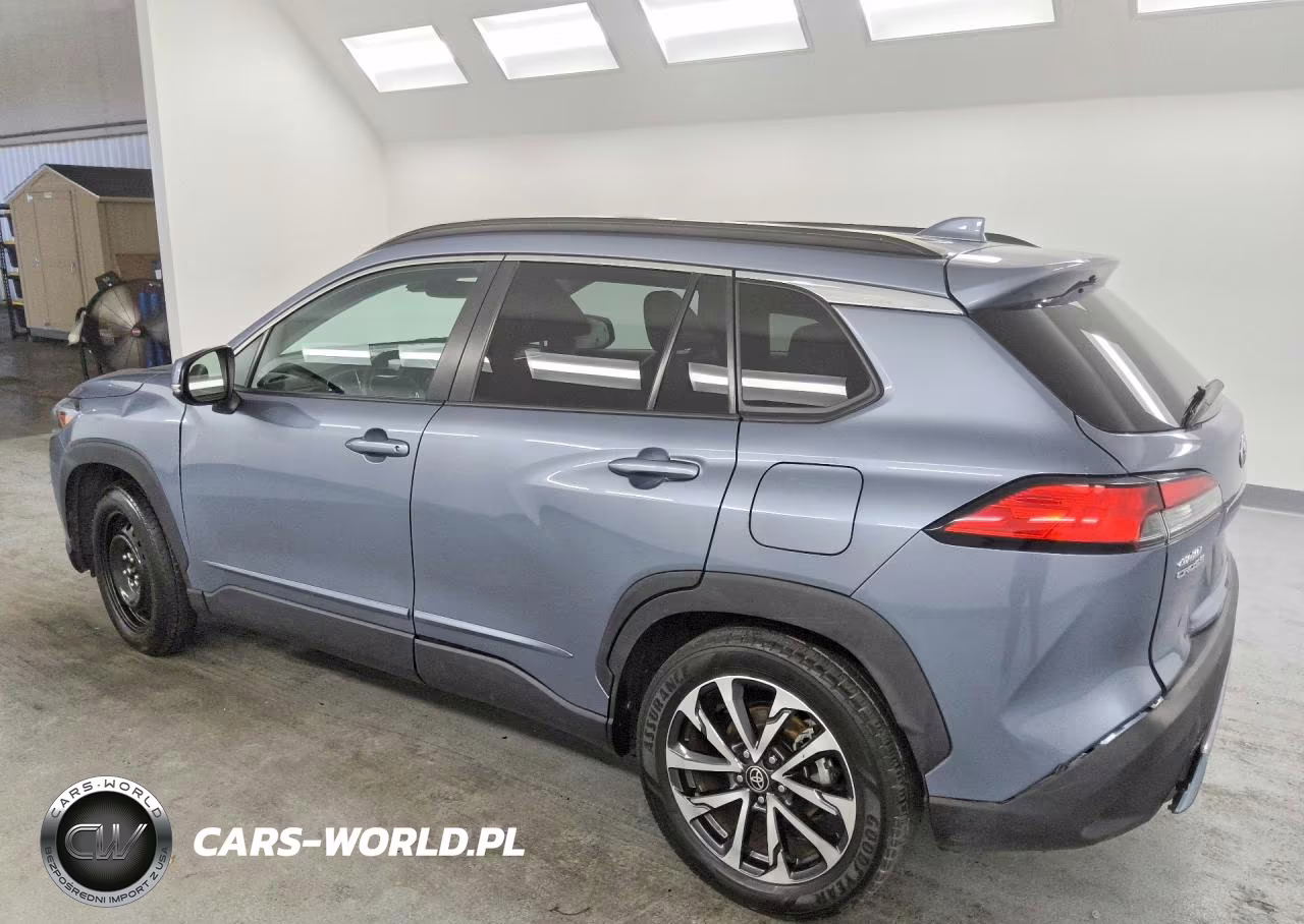 2022 Toyota Corolla Cross Xle VIN:7MUDAABG8NV020893 - 2