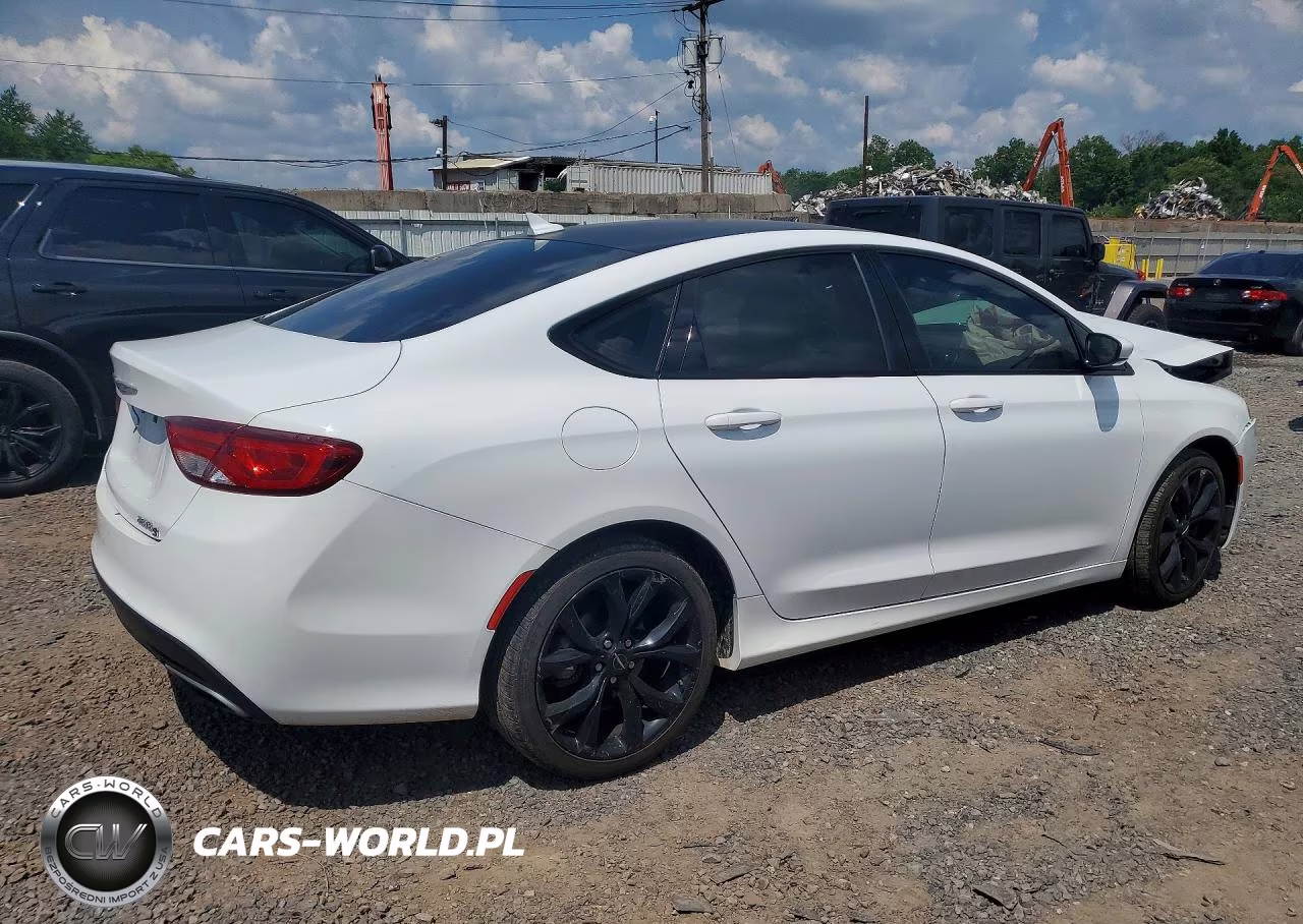 2015 Chrysler 200 S VIN:1C3CCCDG4FN673905 - 3