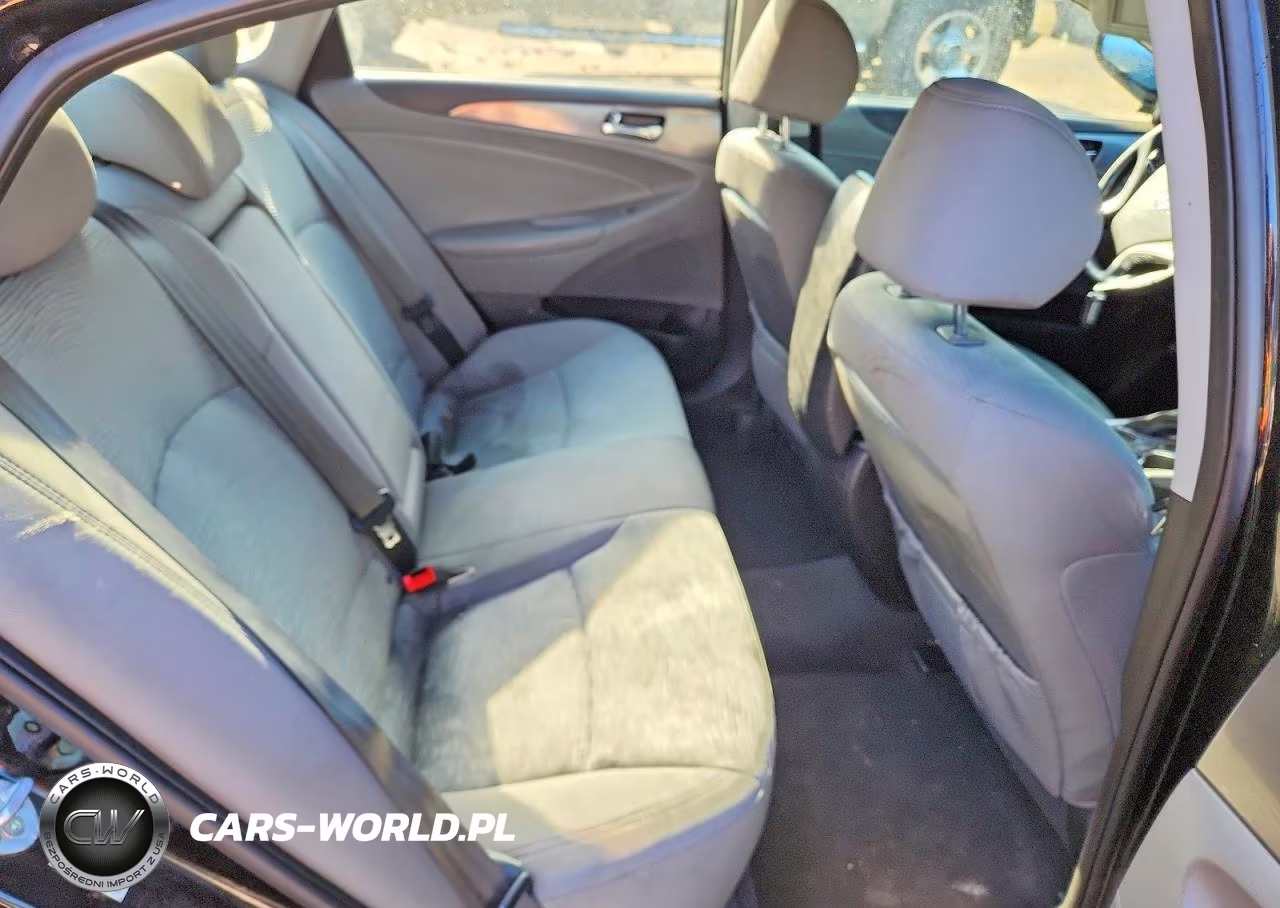 2015 Hyundai Sonata Hybrid Base VIN:KMHEC4A44FA119643 - 10