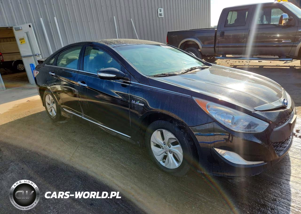 2015 Hyundai Sonata Hybrid Base VIN:KMHEC4A44FA119643 - 4