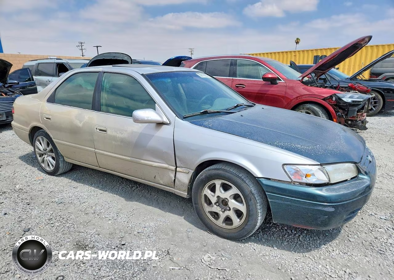 1998 Toyota Camry Xle V6 VIN:4T1BF28K2WU061744 - 4