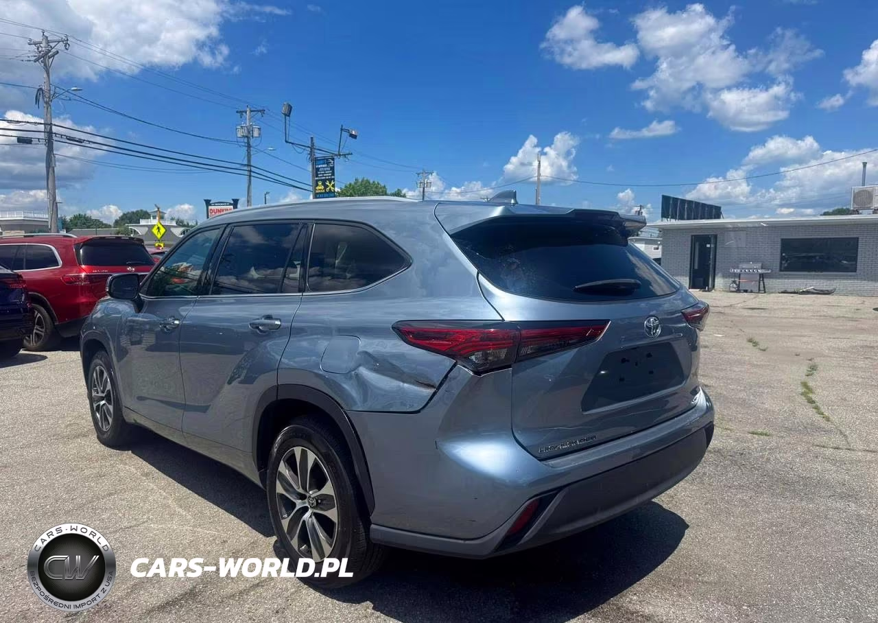 2022 Toyota Highlander Xle VIN:5TDGZRAH0NS123413 - 3