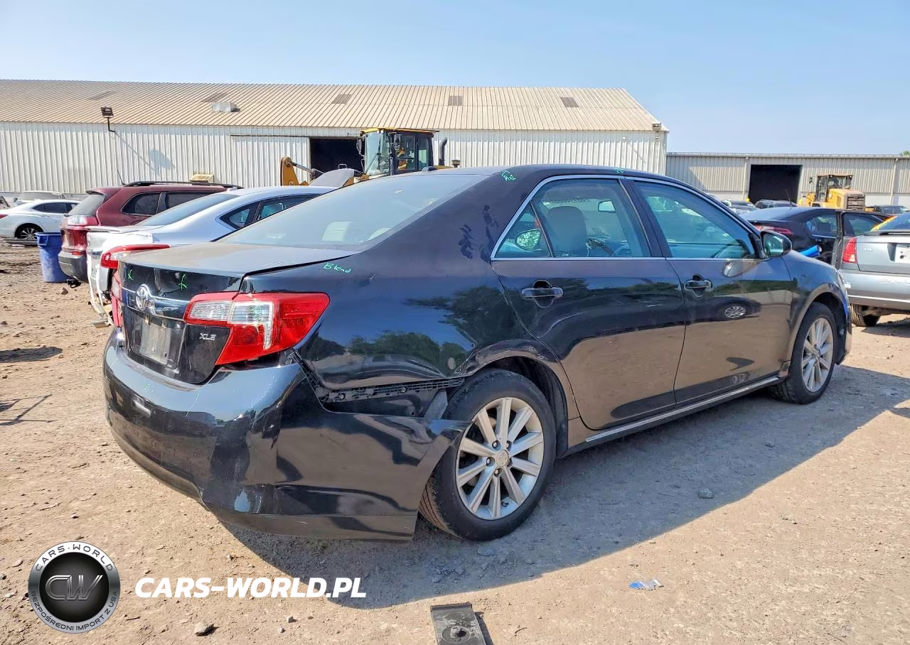 2014 Toyota Camry Xle VIN:4T4BF1FK6ER342933 - 3