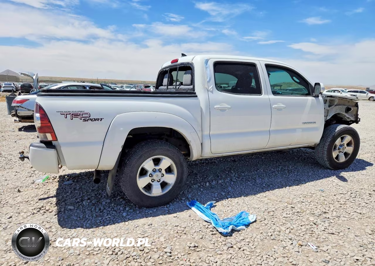 2013 Toyota Tacoma Double Cab VIN:3TMLU4EN7DM116456 - 3