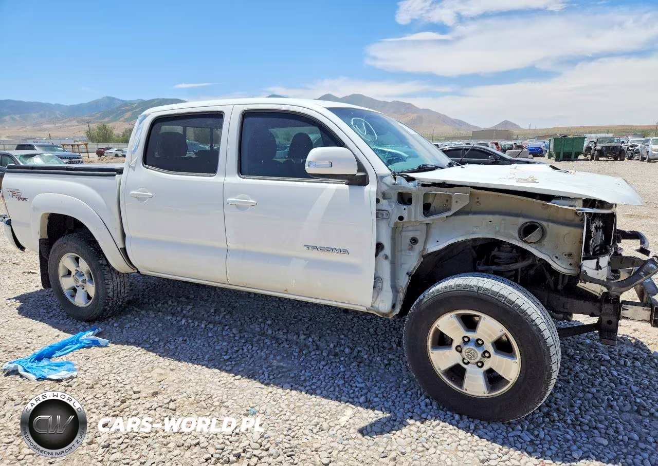 2013 Toyota Tacoma Double Cab VIN:3TMLU4EN7DM116456 - 4